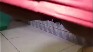 Desi gf peeing